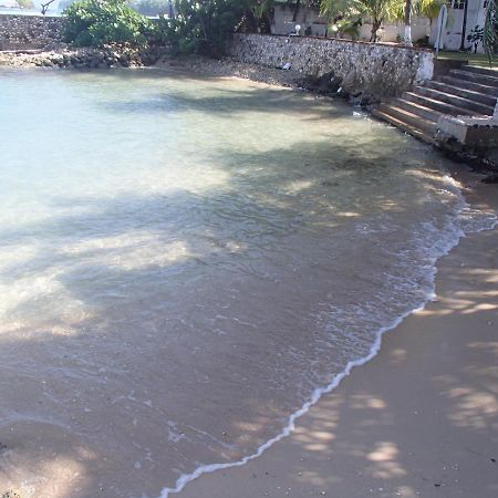 Chrisanns Beach Resort Ocho Rios Exterior photo
