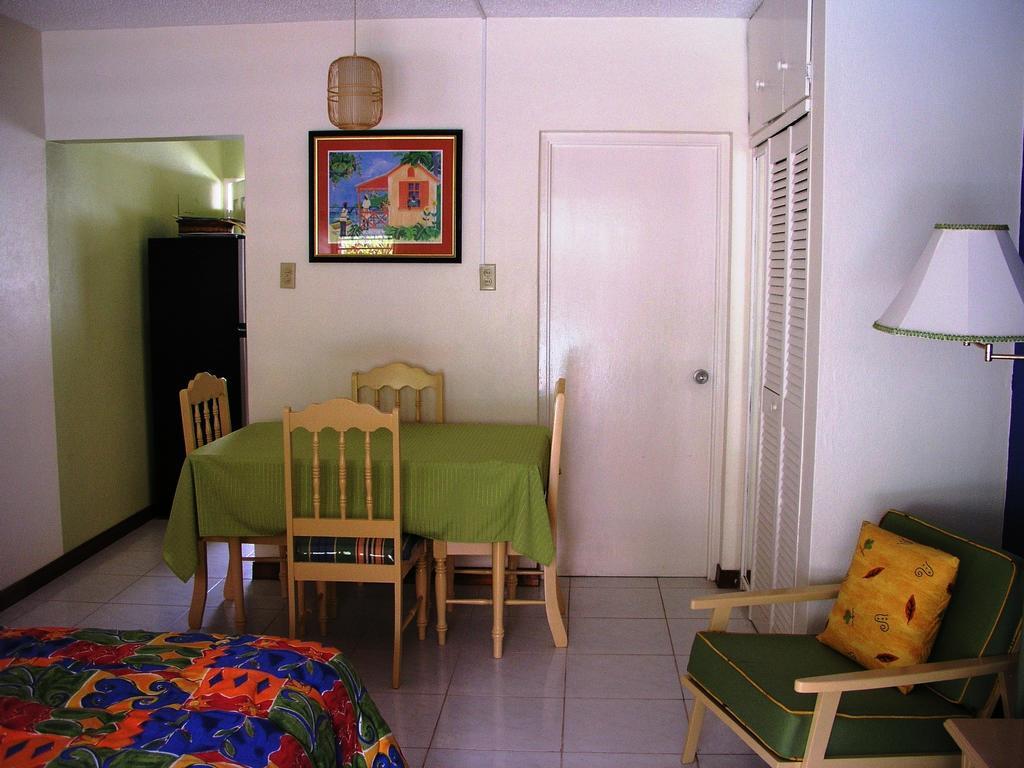 Chrisanns Beach Resort Ocho Rios Room photo