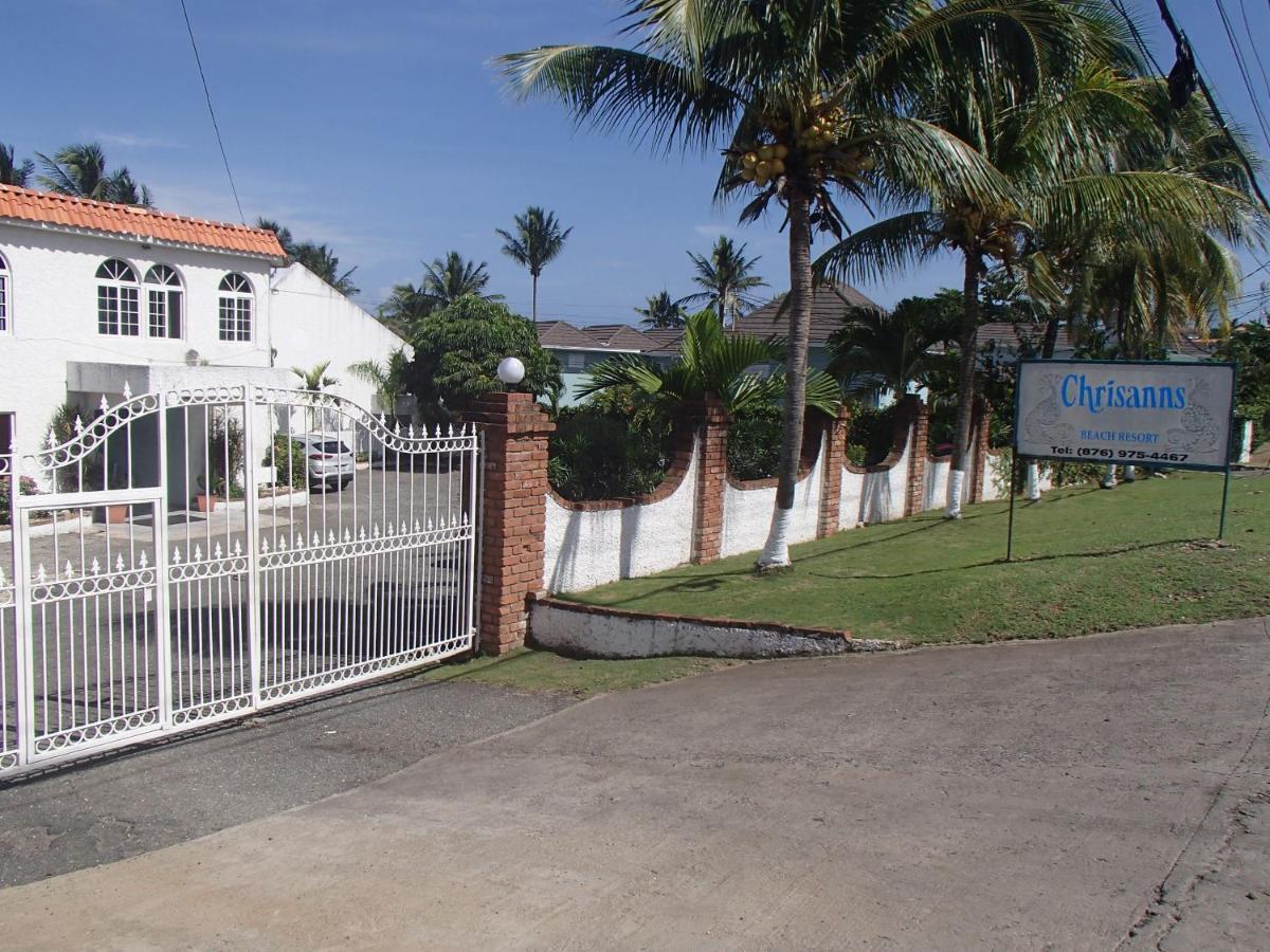 Chrisanns Beach Resort Ocho Rios Exterior photo