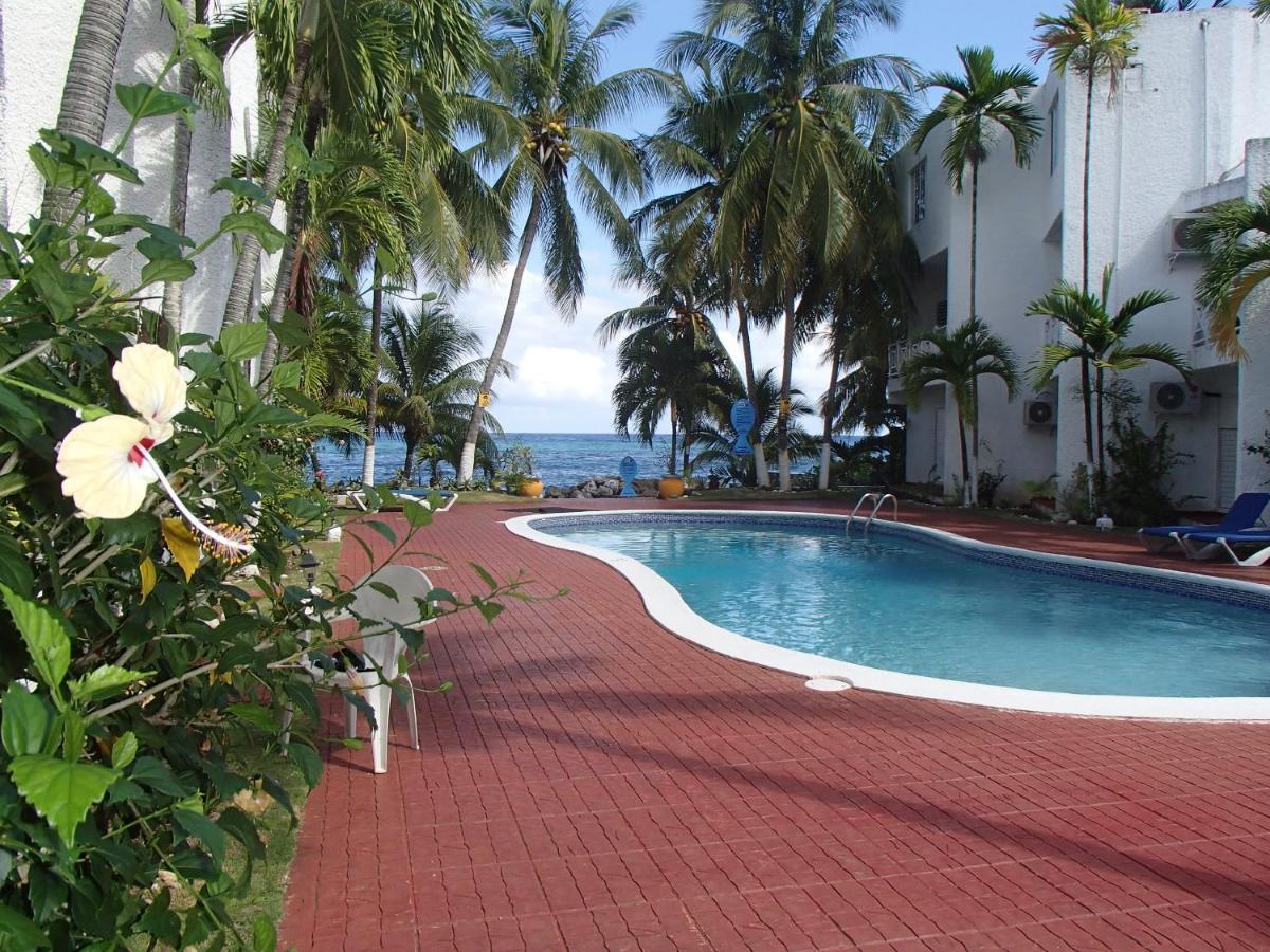 Chrisanns Beach Resort Ocho Rios Exterior photo