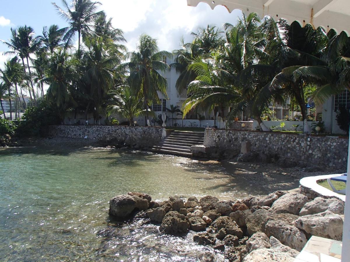 Chrisanns Beach Resort Ocho Rios Exterior photo