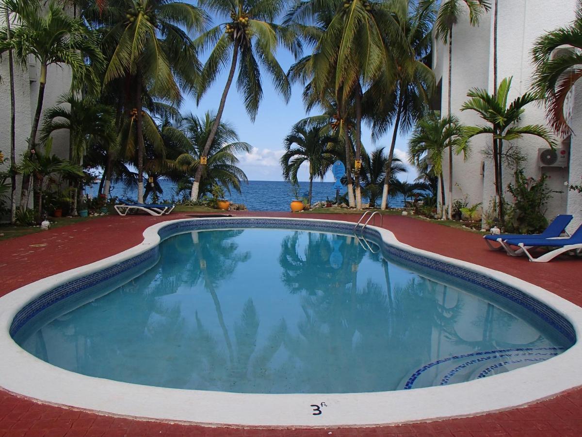 Chrisanns Beach Resort Ocho Rios Exterior photo