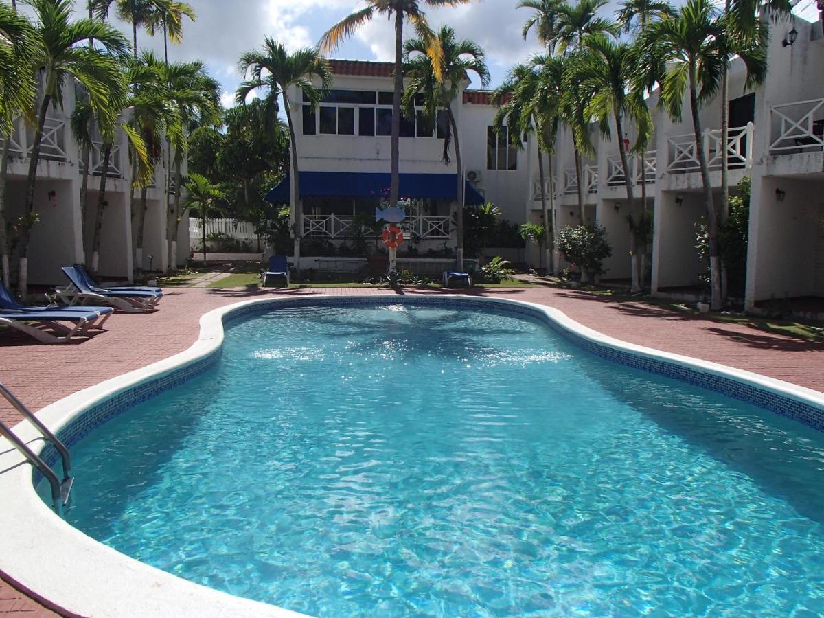 Chrisanns Beach Resort Ocho Rios Exterior photo