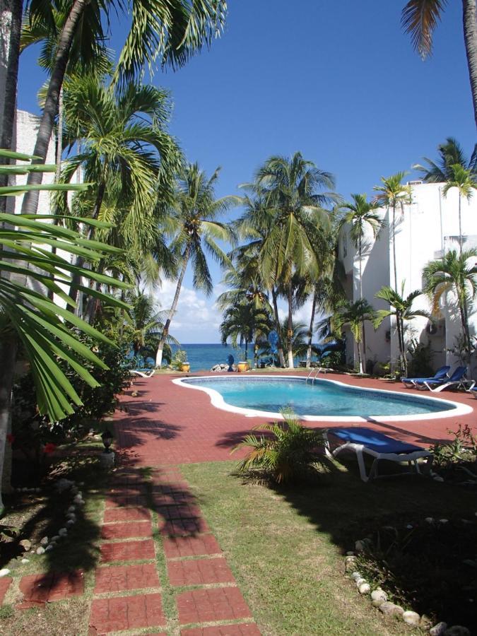 Chrisanns Beach Resort Ocho Rios Exterior photo