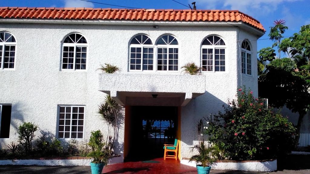 Chrisanns Beach Resort Ocho Rios Exterior photo