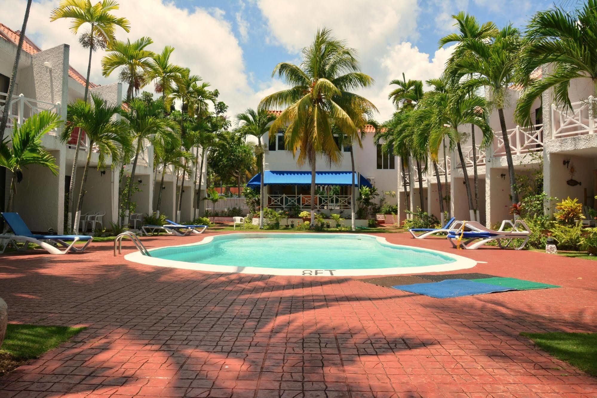 Chrisanns Beach Resort Ocho Rios Exterior photo